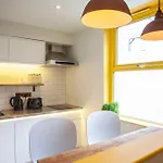 Higgihaus Aparthotel, Clare Street