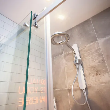 Higgihaus Aparthotel, Clare Street Hotel apartamentowy 4*