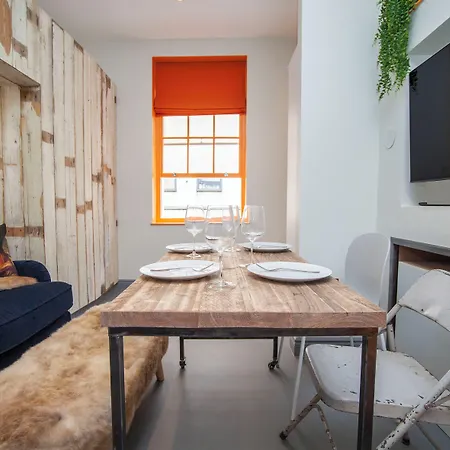 Higgihaus Aparthotel, Clare Street 4*