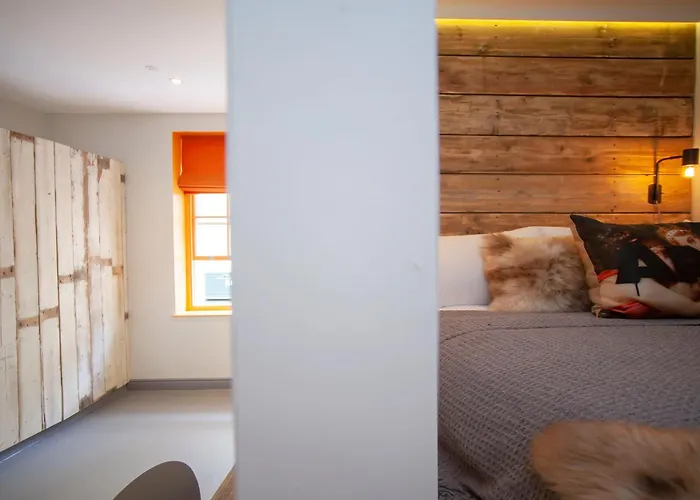 Higgihaus Aparthotel, Clare Street