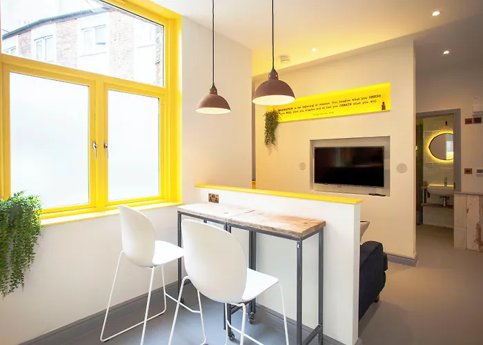 Higgihaus Aparthotel, Clare Street