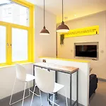 Higgihaus Aparthotel, Clare Street